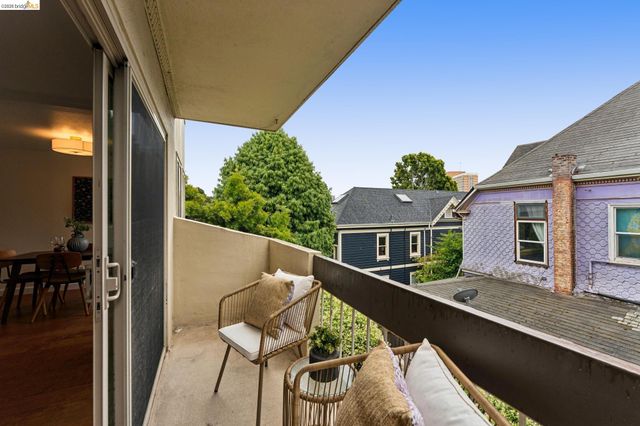77 Fairmount Ave 203, Oakland, CA 94611