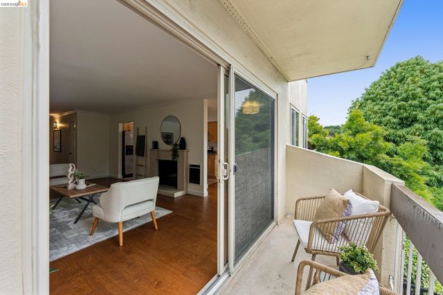77 Fairmount Ave 203, Oakland, CA 94611
