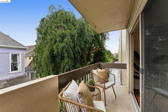 77 Fairmount Ave 203, Oakland, CA 94611