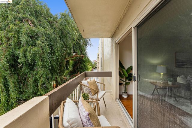 77 Fairmount Ave 203, Oakland, CA 94611