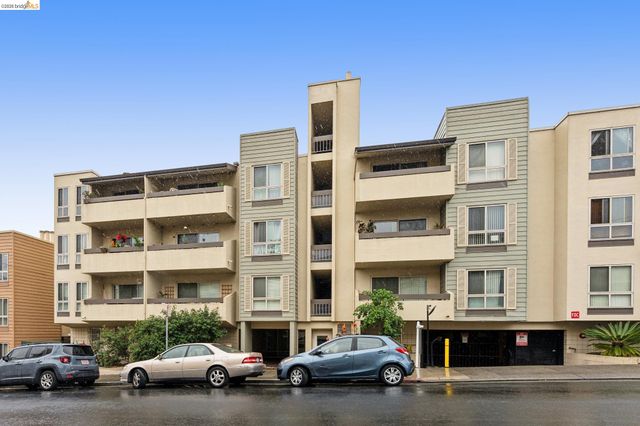 77 Fairmount Ave 203, Oakland, CA 94611