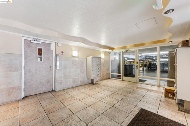 77 Fairmount Ave 203, Oakland, CA 94611