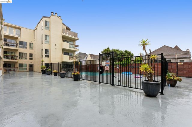 77 Fairmount Ave 203, Oakland, CA 94611