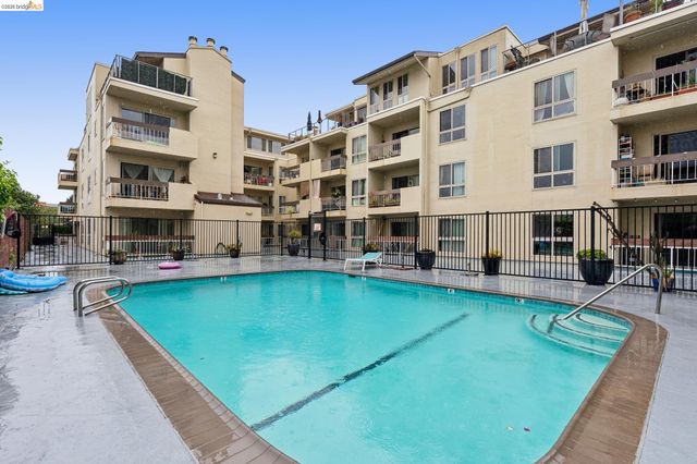 77 Fairmount Ave 203, Oakland, CA 94611