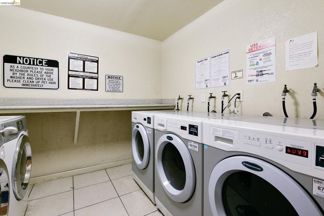 77 Fairmount Ave 203, Oakland, CA 94611