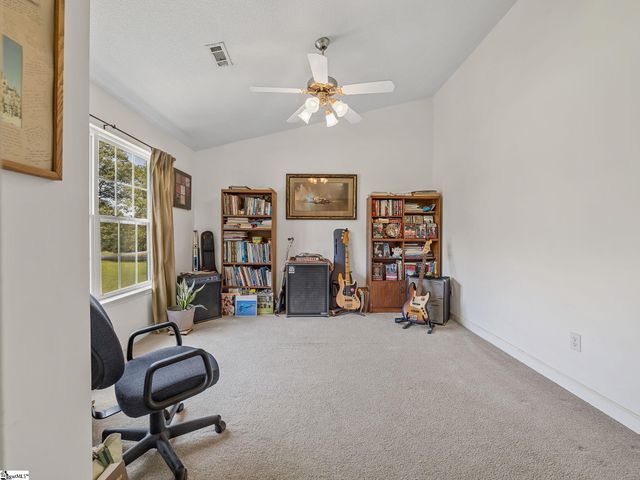 207 Gibbs Road, Wellford, SC 29385