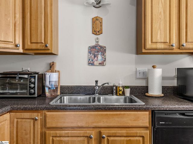 207 Gibbs Road, Wellford, SC 29385