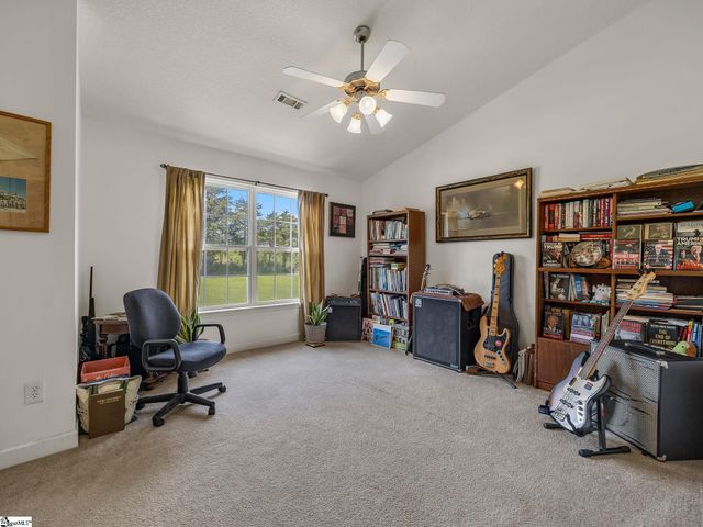 207 Gibbs Road, Wellford, SC 29385