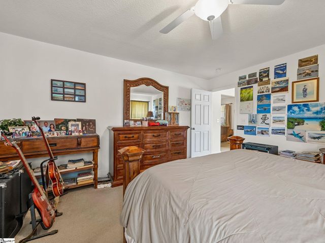 207 Gibbs Road, Wellford, SC 29385