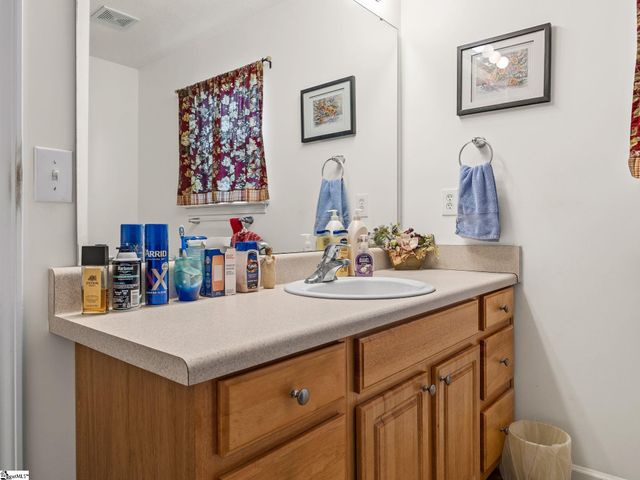 207 Gibbs Road, Wellford, SC 29385