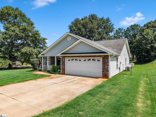 207 Gibbs Road, Wellford, SC 29385