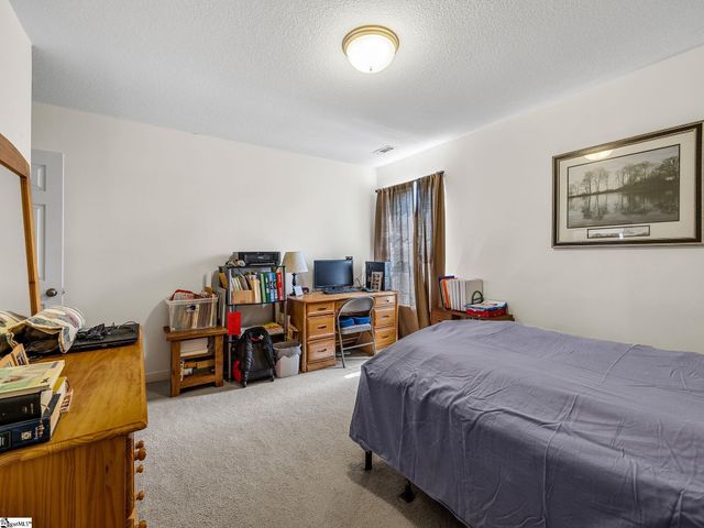 207 Gibbs Road, Wellford, SC 29385