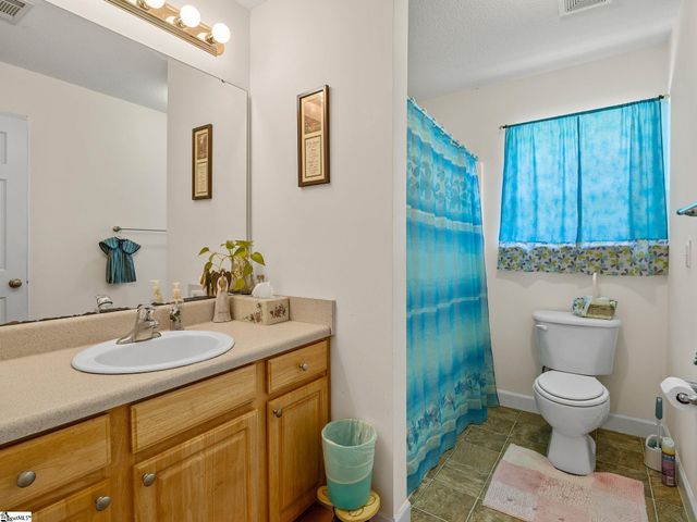 207 Gibbs Road, Wellford, SC 29385