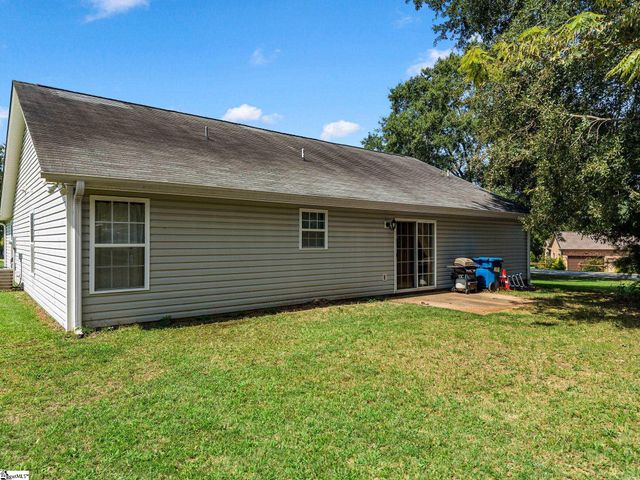 207 Gibbs Road, Wellford, SC 29385
