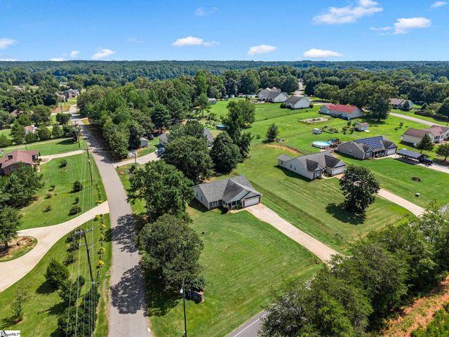 207 Gibbs Road, Wellford, SC 29385