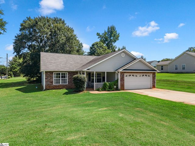 207 Gibbs Road, Wellford, SC 29385
