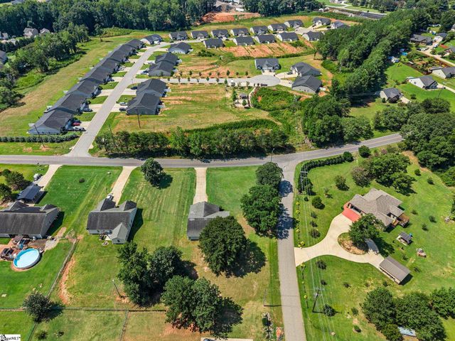 207 Gibbs Road, Wellford, SC 29385