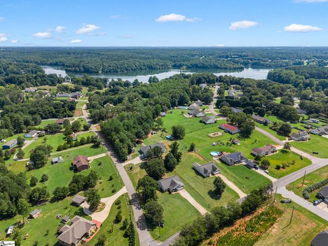 207 Gibbs Road, Wellford, SC 29385