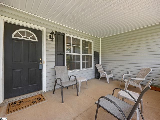 207 Gibbs Road, Wellford, SC 29385