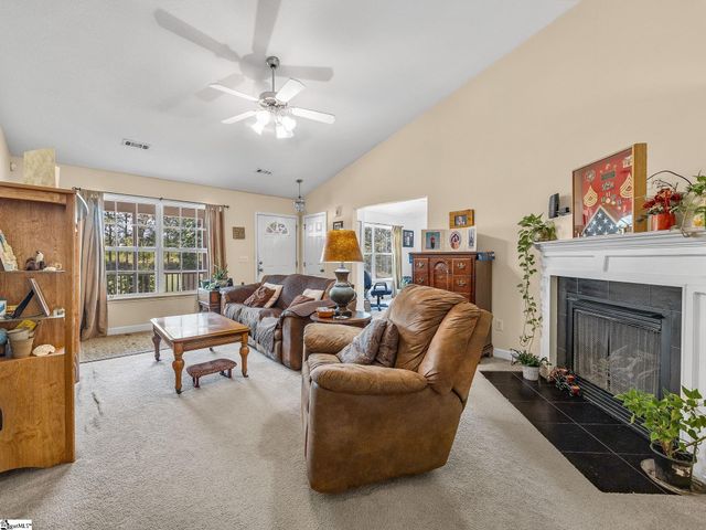 207 Gibbs Road, Wellford, SC 29385