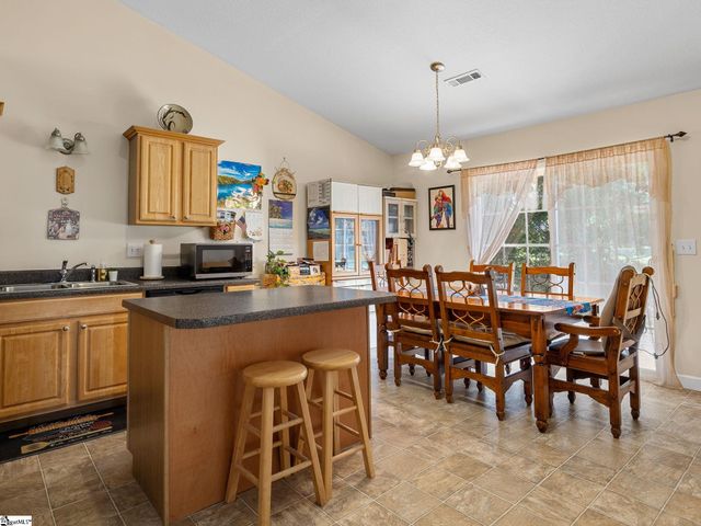 207 Gibbs Road, Wellford, SC 29385