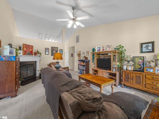 207 Gibbs Road, Wellford, SC 29385