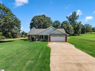 207 Gibbs Road, Wellford, SC 29385