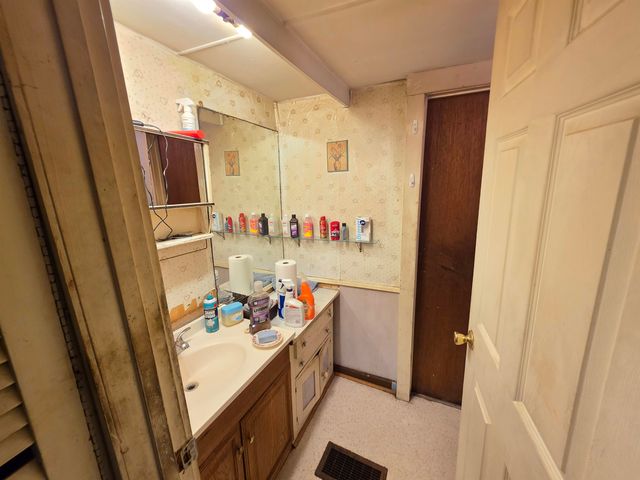 2986 VT Route 122, Sheffield, VT 05866