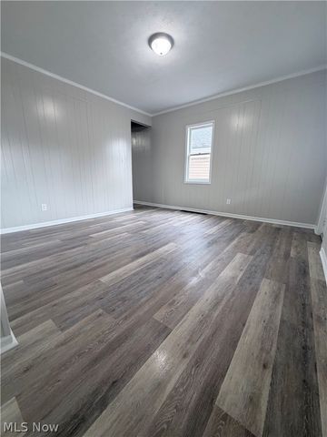 122 3rd Street, Bridgeport, OH 43912