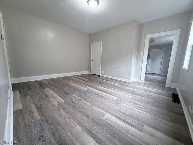 122 3rd Street, Bridgeport, OH 43912
