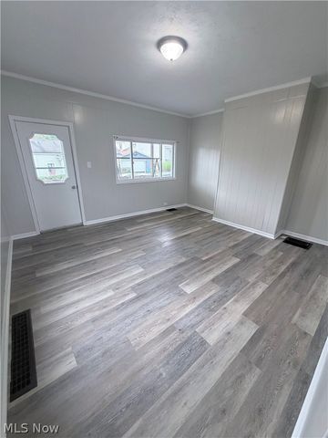 122 3rd Street, Bridgeport, OH 43912