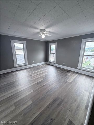 122 3rd Street, Bridgeport, OH 43912