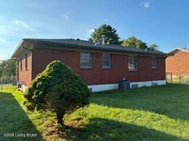 10906 Albion Dr, Louisville, KY 40272
