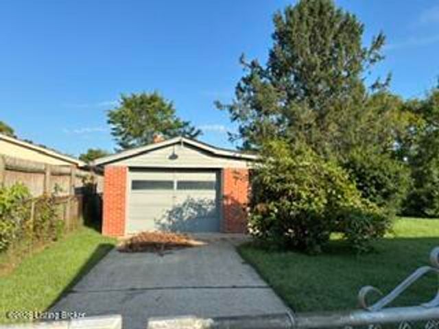 10906 Albion Dr, Louisville, KY 40272