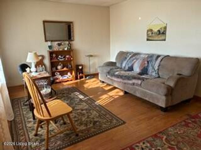 10906 Albion Dr, Louisville, KY 40272