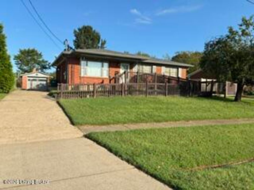 10906 Albion Dr, Louisville, KY 40272
