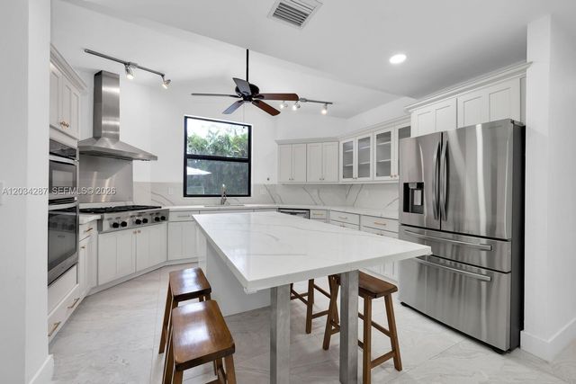 6860 SW 99th Terrace, Pinecrest, FL 33156
