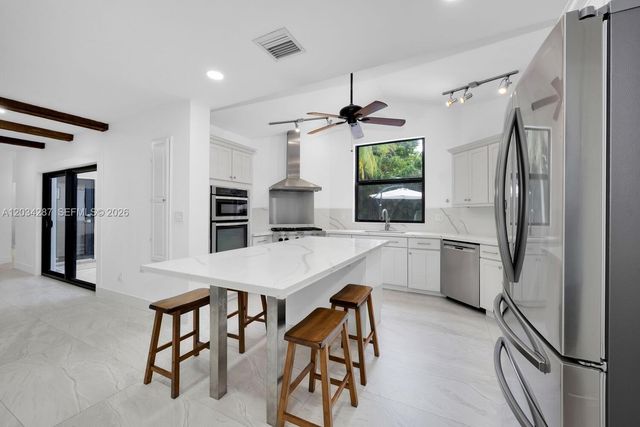 6860 SW 99th Terrace, Pinecrest, FL 33156