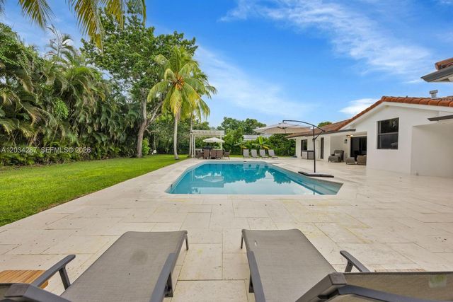 6860 SW 99th Terrace, Pinecrest, FL 33156