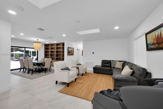 6860 SW 99th Terrace, Pinecrest, FL 33156