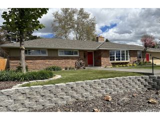 1215 Nw JOHNS Ave, Pendleton, OR 97801