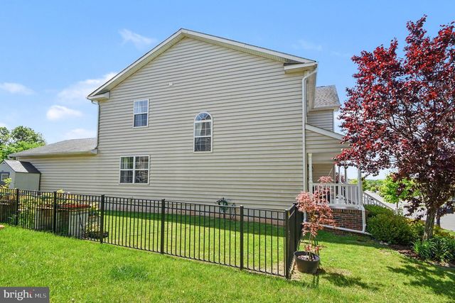 2109 SUNNYVALE DR, Pennsburg, PA 18073