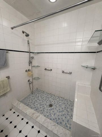 2041 Colonial Avenue, Bronx, NY 10461