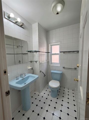 2041 Colonial Avenue, Bronx, NY 10461