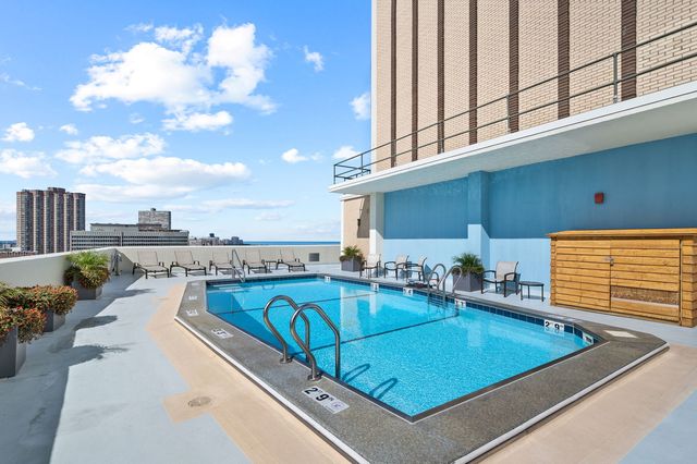 3470 N Lake Shore Drive 23A, Chicago, IL 60657