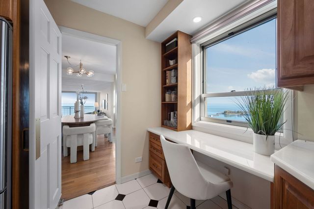 3470 N Lake Shore Drive 23A, Chicago, IL 60657