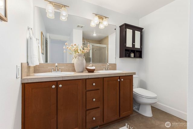 7123 Shinkle Place SW, Seattle, WA 98106