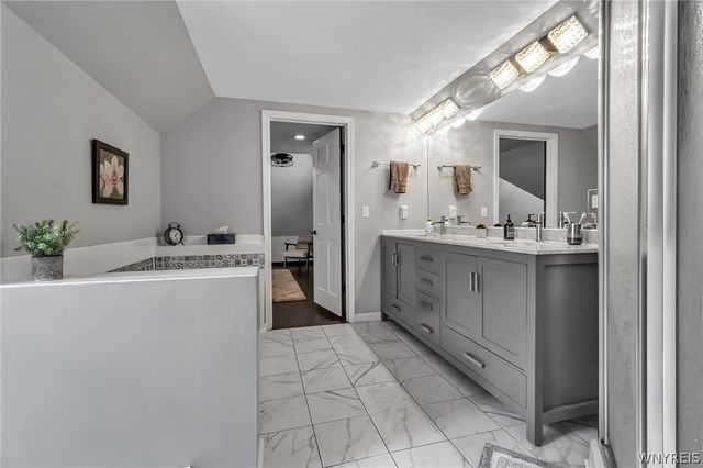 10200 Lapp Road, Clarence, NY 14032