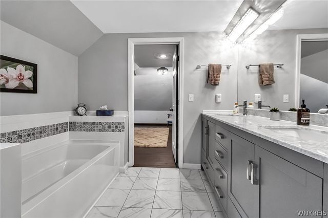 10200 Lapp Road, Clarence, NY 14032
