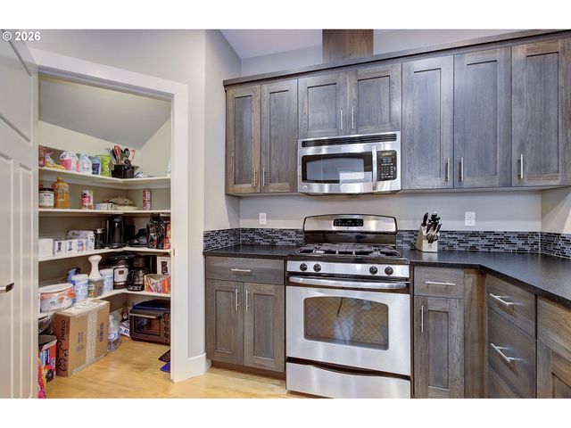 329 N 33RD Ct, Ridgefield, WA 98642